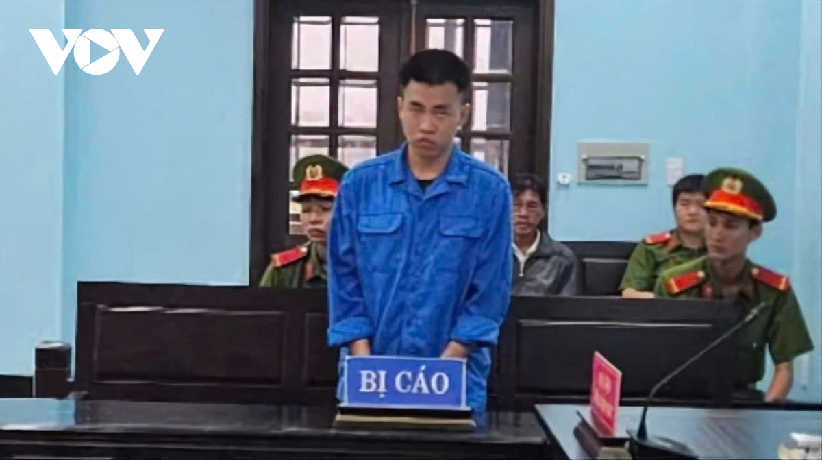 Nóng 24h: Lãnh 8 năm tù vì hiếp dâm người dưới 16 tuổi